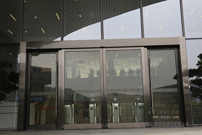 风暴娱乐自动感应门-香港中文大学（潍坊）
